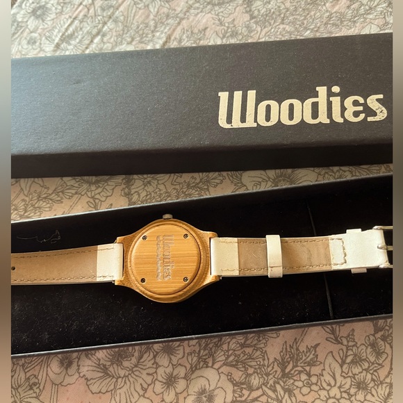 Watch - Picture 3 of 3